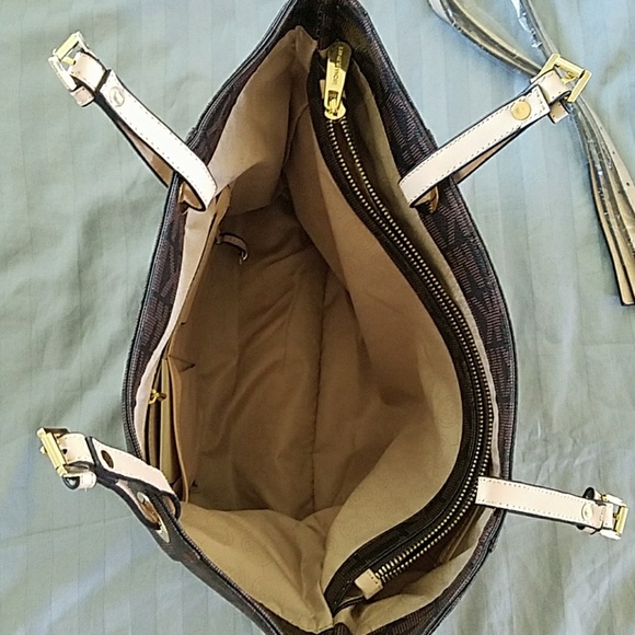 Michael Kors purse - Picture 2 of 6